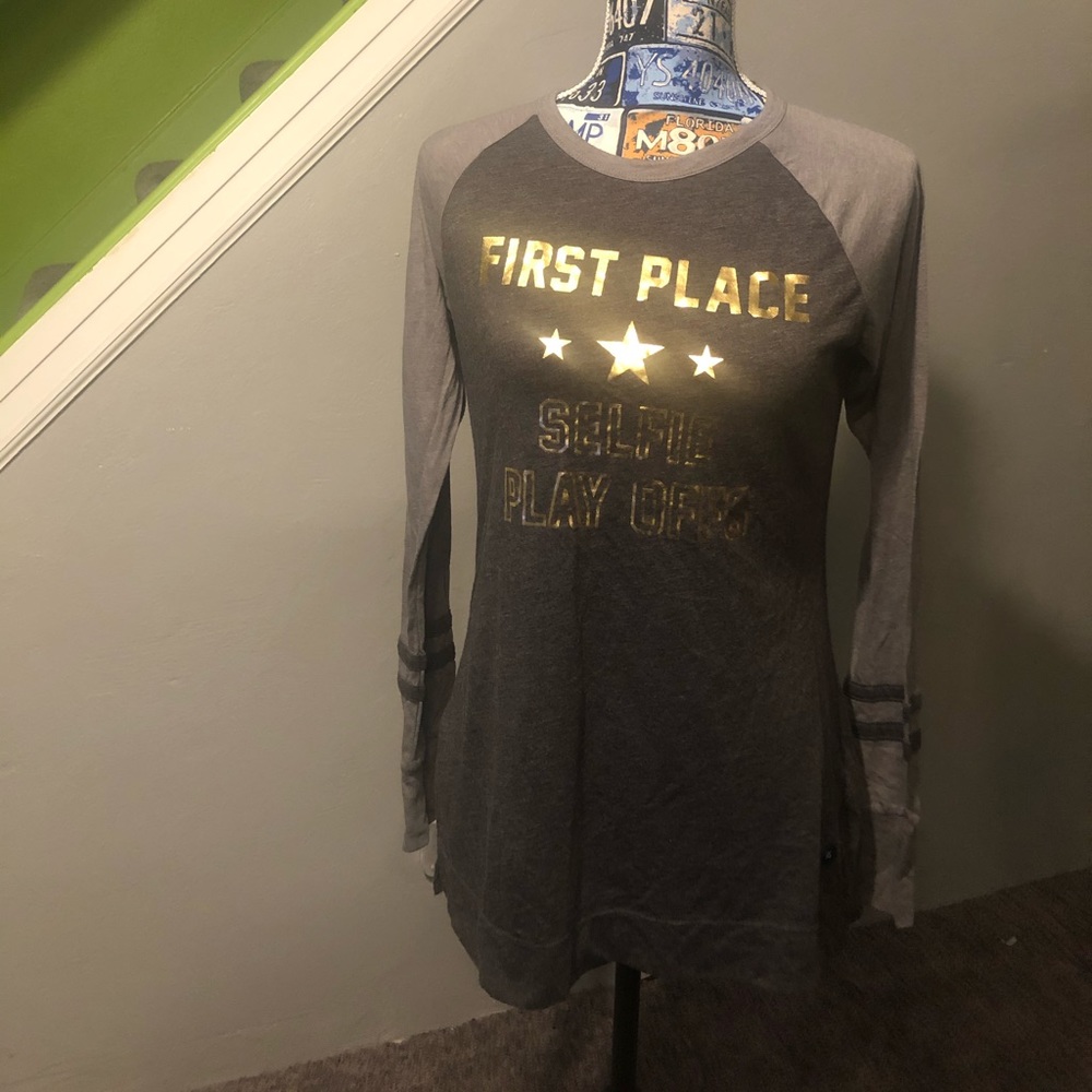Hollister gray long sleeve Tee, XS, NWOT.